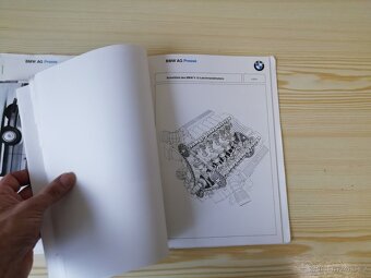 BMW E32 750iL - Presse - složky pro novináře - rarita - 8