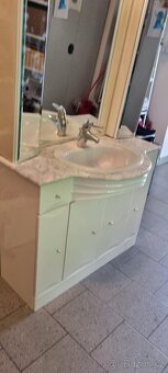 Koupelnová skříňka včetně umyvadla baterie - 8