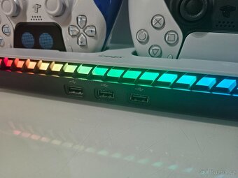 MULTIFUNKČNÍ NABÍJECÍ RGB STOJAN S CHLAZENÍM PRO PS5 SLIM - 8
