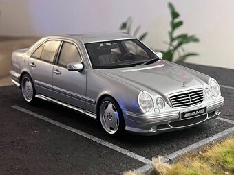 1:18 Mercedes-Benz E-Class E55 AMG - Silver - OttOmobile - 8