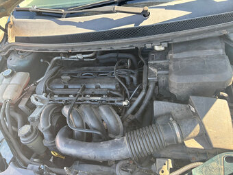 Ford Focus 1.6i 16V - 8