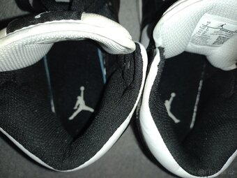 Kotníkové boty Nike Jordan vel. 40 černobílé - 8