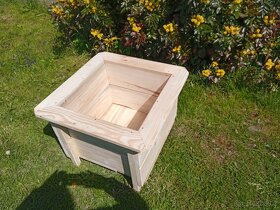 Vyvýšené záhony a truhlíky - 8