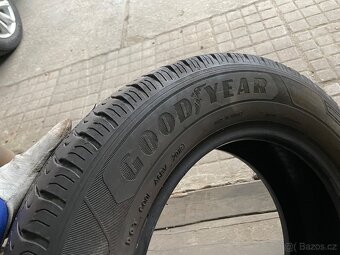 prodám letní pneumatiky 215/65/16C Pirelli a Goodyear sada - 8