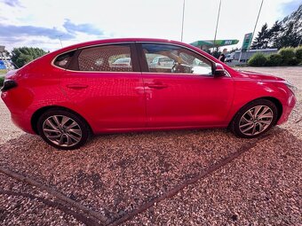Hyundai i30 Fastback 1.0 T-GDI STYLE – r. 2018 - 8