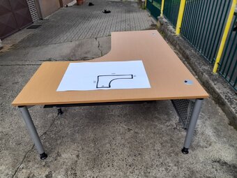 Rohovy psaci kancelarsky stul - 8