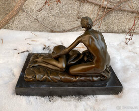 Bronzová erotická socha páru - kouřeni Orální sex - 8