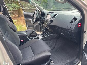 Toyota Hilux 3.0 4x4 manuál - 8