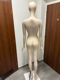 Dámská figurína MORE MANNEQUINS - 8