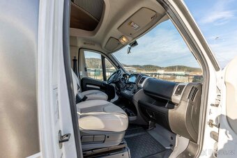 Autokaravan 2022 Bürstner IXEO 726G – Plne vybavený 🚐✨ - 8
