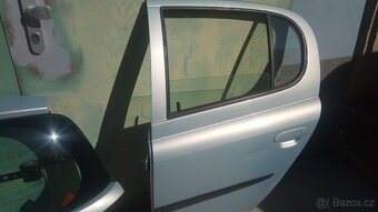 Toyota Yaris 99-2005 - dveře. - 8