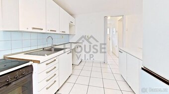 Prodej rodinného domu, 110 m2, na pozemku 1132 m2, Praha - - 8