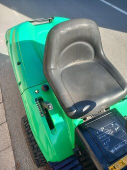 Prodám zahradní traktor Sabre John Deere - 8
