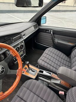 Mercedes 190 - 8