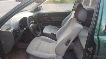 Volkswagen Polo 1.1 - 8