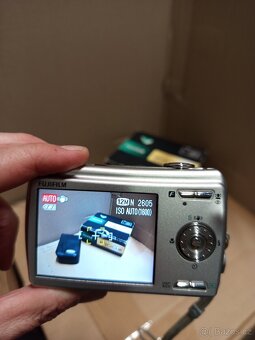 FUJIFILM. FINEPIX F100 fd - 8
