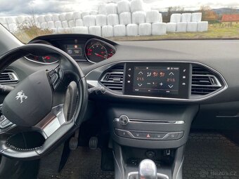 Peugeot 308 - 8
