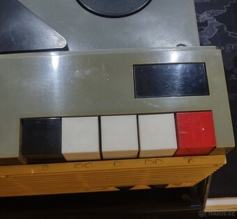 Prodám kotoučoví magnetofon: Tesla URAN - 8