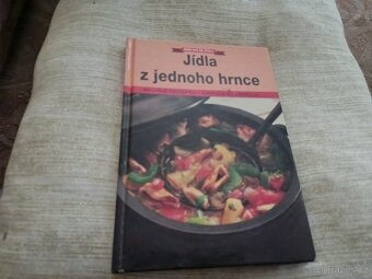 Knihy E. Cupák, V. Burian, kuchařka, Foglar a jiné - 8