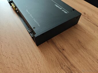 Zesilovač do auta Helix E10 - 8