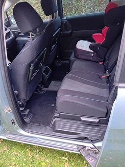 Mazda 5 - 8