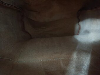 Oranžovohnědý kožený batoh - 8