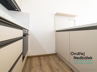 Pronájem byty 1+kk, 33 m2 - Zlín, ev.č. 22603 - 8