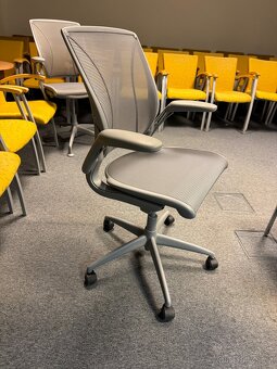 Kancelářská židle humanscale lze na kolečkách - 8