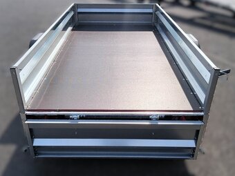 Brzděný přívěsný vozík 1300Kg, 2,65m x 1,30m, svařovaný rám - 8