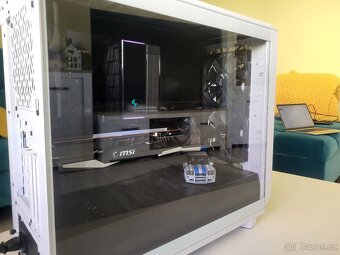 Fractal Meshify // ryzen 5600x // RX6800 - 8