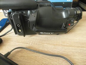Sony Handycam Video Camera Recorder CCD-F375E Video 8 - 8