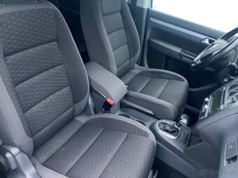 Volkswagen Touran, 2,0 TDi, automat DSG, vyhř.sedadla - 8