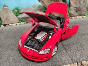 prodám model 1:18 dodge viper SRT10 - 8