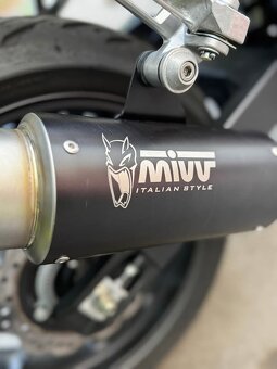 Honda CB 750 Hornet - 8