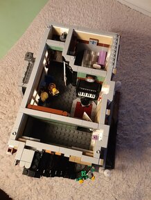 Lego Town Square Pub 10255 - 8