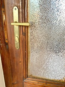 Dřevěné dveře z masivu dub a sklo kovové kliky - 8
