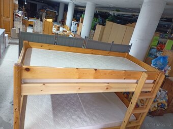 Prodám hezkou palandu z masivu 90 x 200 cm - 8