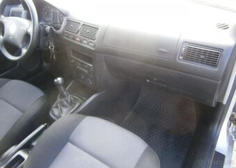 Volkswagen Golf 1.4i 16v serviska benzín manuál 55 kw - 8