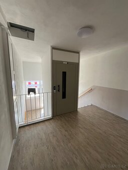 Byt 1+1 40m2 po kompletní rekonstrukci v posledním patře - 8