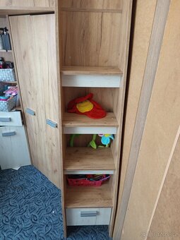 Vyvýšená postel s psacím stolem a skrini - 8