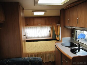 Prodám karavan Hobby 400 SF,r.v.2004 + mover + předstan. - 8