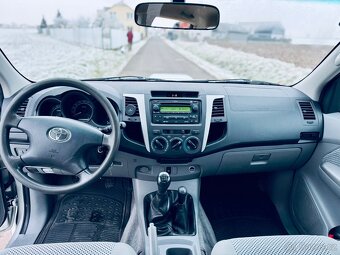 Toyota Hilux 2.5 D-4D - 8