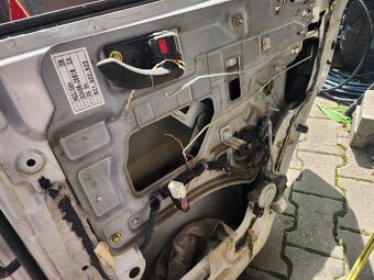 Prodám díly na Hyundai SantaFe - 8