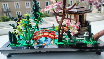 Lego Icons - tichá zahrada 10315 - spěchá - 8