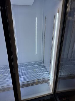 Prosklená chladicí lednice třídveřová - 8