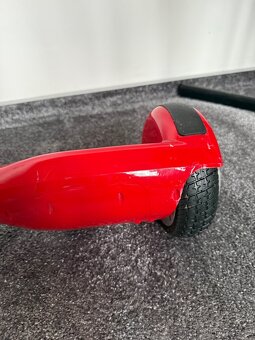 Červený hoverboard - 8