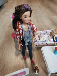 Barbie pojízdná restaurace, panenky a doplňky - 8
