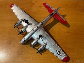 Boeing B-17 Flying Fortress - 8