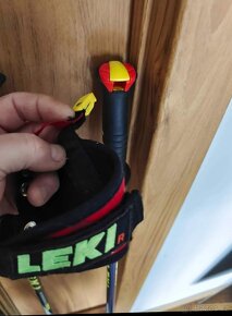 Nové lyže K2 MOTO 167 STILETTO + hůlky LEKI - 8