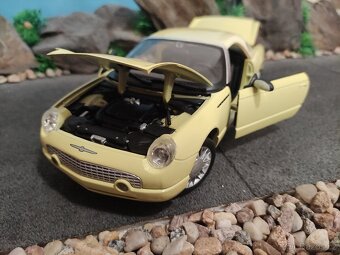 prodám model 1:18 ford thunderbird 2000 - 8